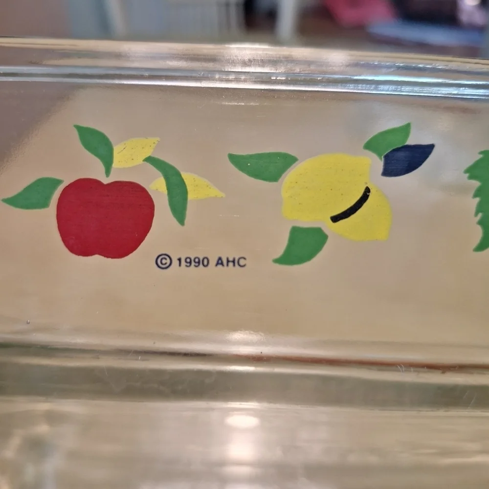 Anchor Hocking 2Quart Glass Baking/searving Dish with Colorful Fruit Design